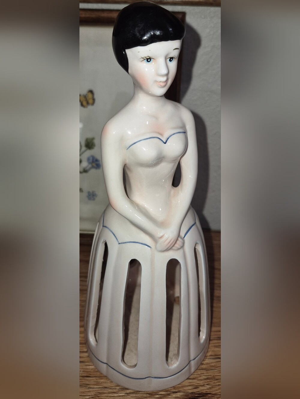 Vintage 1970s Ceramic Lady Napkin and Handkerchief holder from Lillian Vernon - Picture 2 of 6